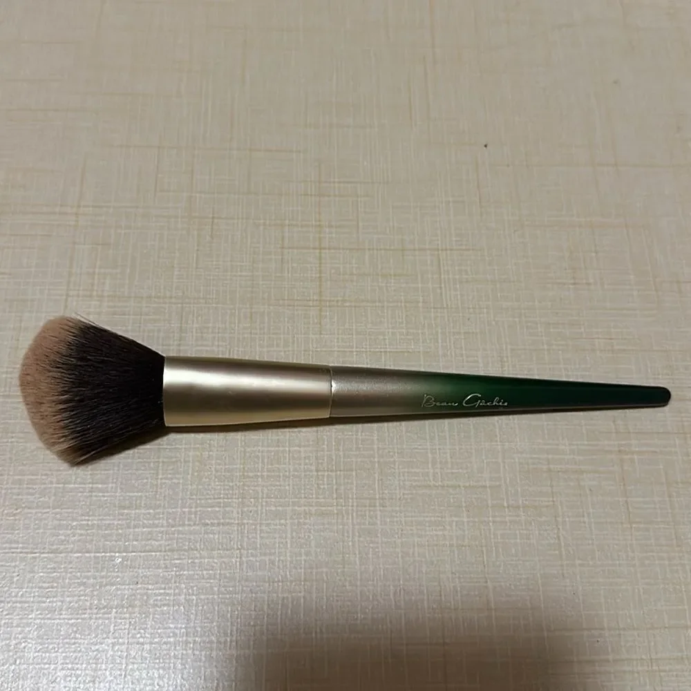 Bean Gáchis Powder Brush